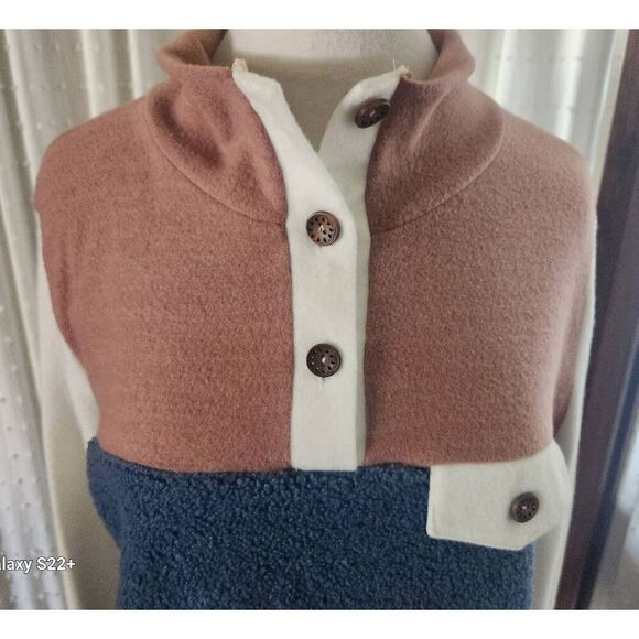 T52 Ces Femme 1/2 button Sherpa pullover - Picture 3 of 8